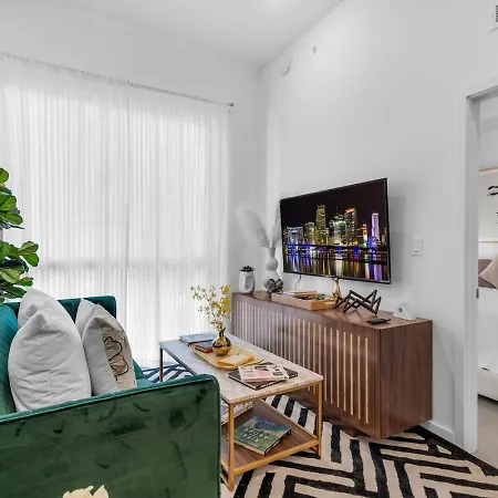 Miami Magic Vibrant 2 Bedroom With Free Parking